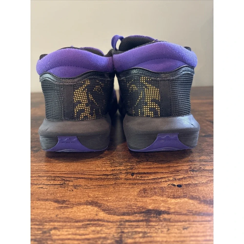 Nike Men's Black Purple and Gold Athletic Shoes